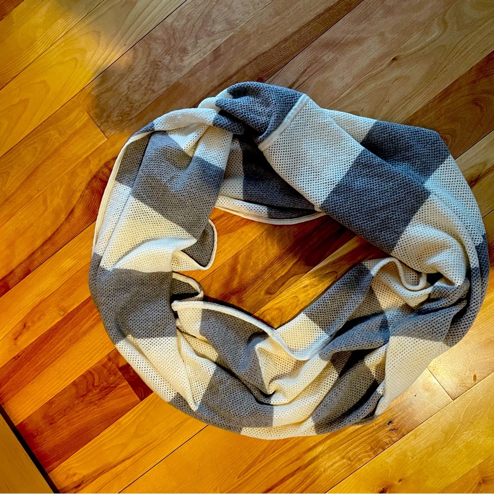 Lululemon 100% Merino wool scarf
